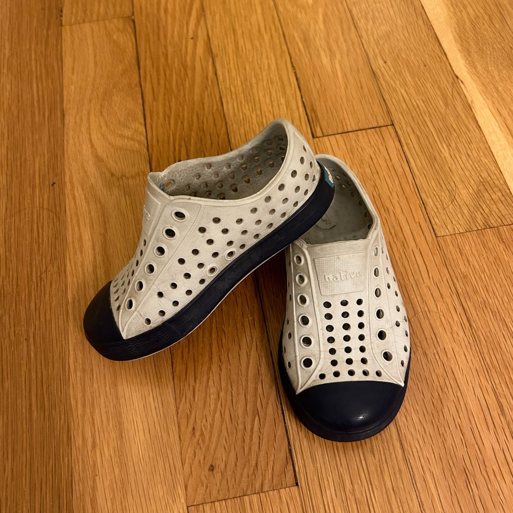 Native Shoes Toddler Size 7 - Navy and Light Gray